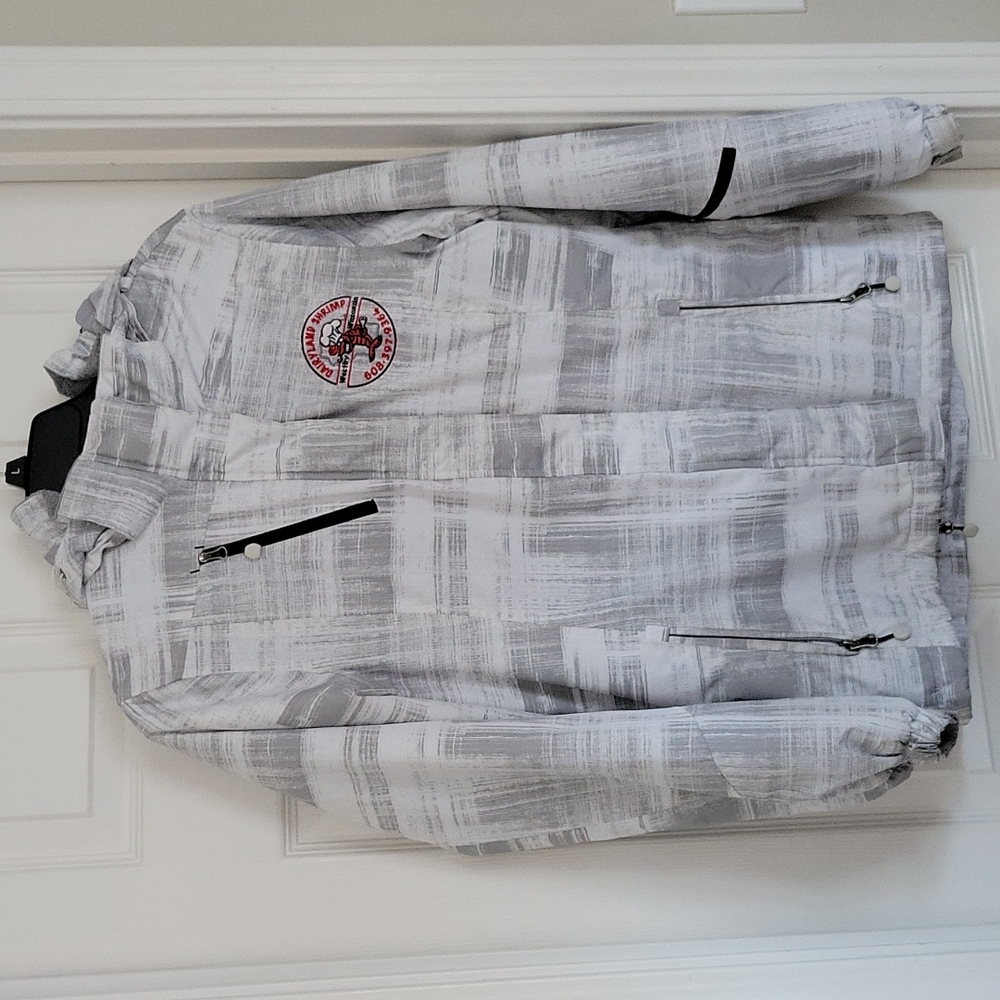 Gray and White Dairyland Shrimp Jacket Size Medium